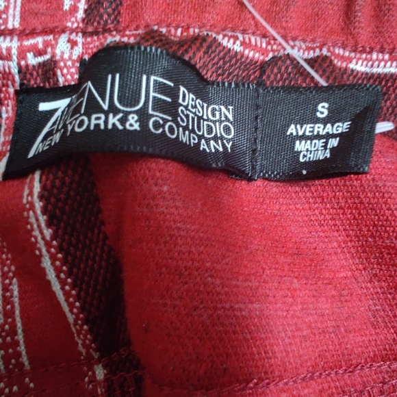 Red patterned pant - Picture 2 of 6